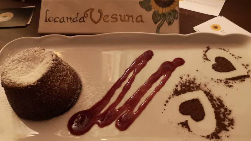 hotel-locanda-vesuna-siena-pastel-chocolate